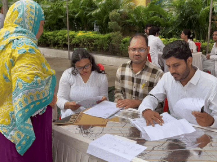 भोपाल के हमीदिया हॉस्पिटल में जूनियर डॉक्टर्स की OPD:रक्तदान शिविर भी लगाया; कोलकाता में ट्रेनी डॉक्टर की हत्या का विरोध