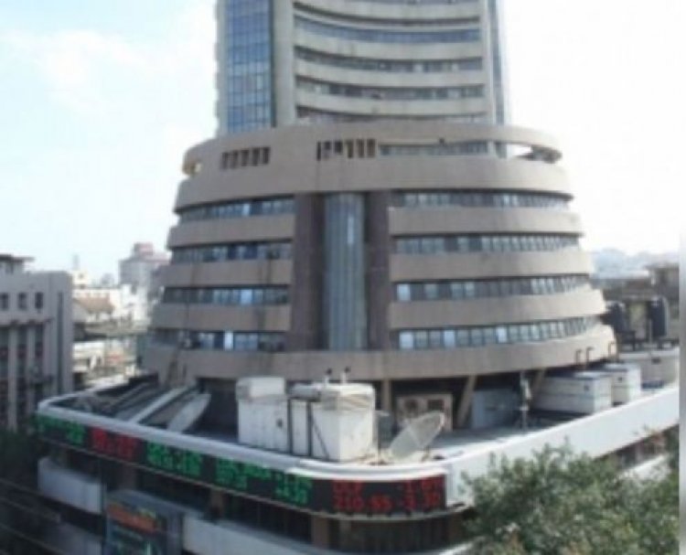 सेंसेक्स 218 अंक चढ़कर बंद, ओला इलेक्ट्रिक में गिरावट जारी