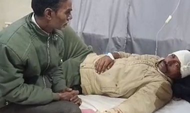 शाजापुर में बारात में युवक के हाथ में फटा पटाखा:बैंड कर्मचारी और युवक घायल, जिला अस्पताल में भर्ती