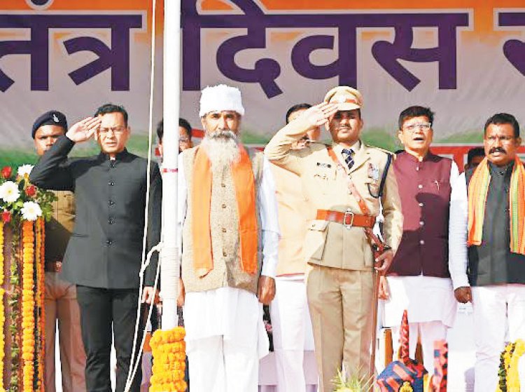 सुकमा में कांकेर सांसद भोजराज नाग ने किया ध्वजारोहण