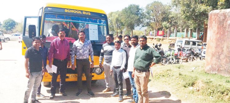 मतदान दल रवाना