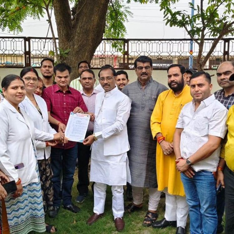 सिंगरौली में संविदा स्वास्थ्य कर्मियों की हड़ताल जारी:6 दिन से स्वास्थ्य सेवाएं ठप, विधायक को सौंपा 7 सूत्रीय मांगों का ज्ञापन