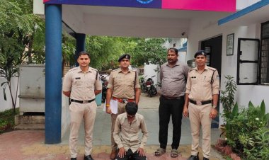युवक पर चाकू से हमला करने वाला आरोपी गिरफ्तार:23 मई को दोस्त के साथ मिलकर किया था हमला; एक साल की हुई जेल