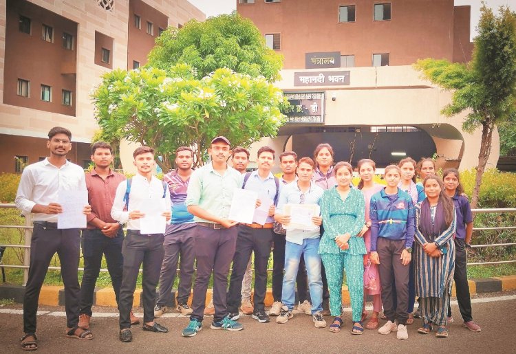 बीपीई को बीपीएड-डीपीएड के साथ व्यायाम शिक्षक भर्ती में मान्यता के लिए विद्यार्थियों ने सौंपा ज्ञापन