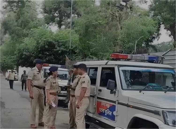 मोटरसाइकिल सवार दो बंदूकधारियों ने पटना में उच्च सुरक्षा वाले क्षेत्र में गोलीबारी की