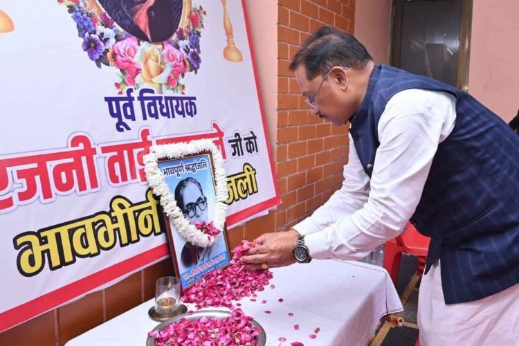मुख्यमंत्री श्री साय ने रायपुर की पहली महिला विधायक स्वर्गीय रजनी ताई उपासने के निवास पहुंचकर अर्पित की श्रद्धांजलि