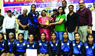 अच्छे प्रदर्शन और खेल भावना से खेलने का आईएएस डॉ. सिंह ने दिया प्रोत्साहन