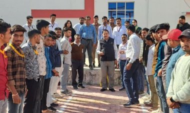 बिरसा मुंडा जयंती पर यूनिवर्सिटी में निकाली रैली,:भाषण प्रतियोगिता भी हुई; कुलपति बोले- उनका जीवन एकता और देशभक्ति की प्रेरणा देता है