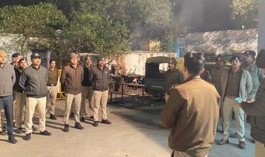 विदिशा में SP का औचक निरीक्षण:रात में कोतवाली और त्योंदा थाने पहुंचे, गश्त व्यवस्था परखी; सुरक्षा में कमी मिलने पर जताई नाराजगी
