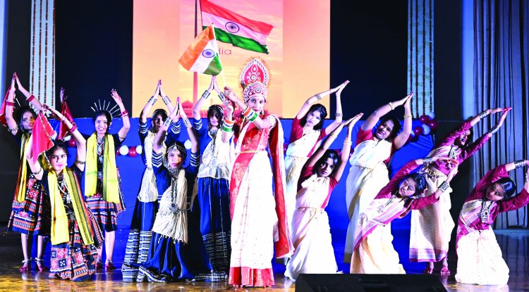 सेंट थॉमस इंग्लिश मीडियम स्कूल वार्षिक समारोह में समृद्ध भारत की सांस्कृतिक विविधता झलकी