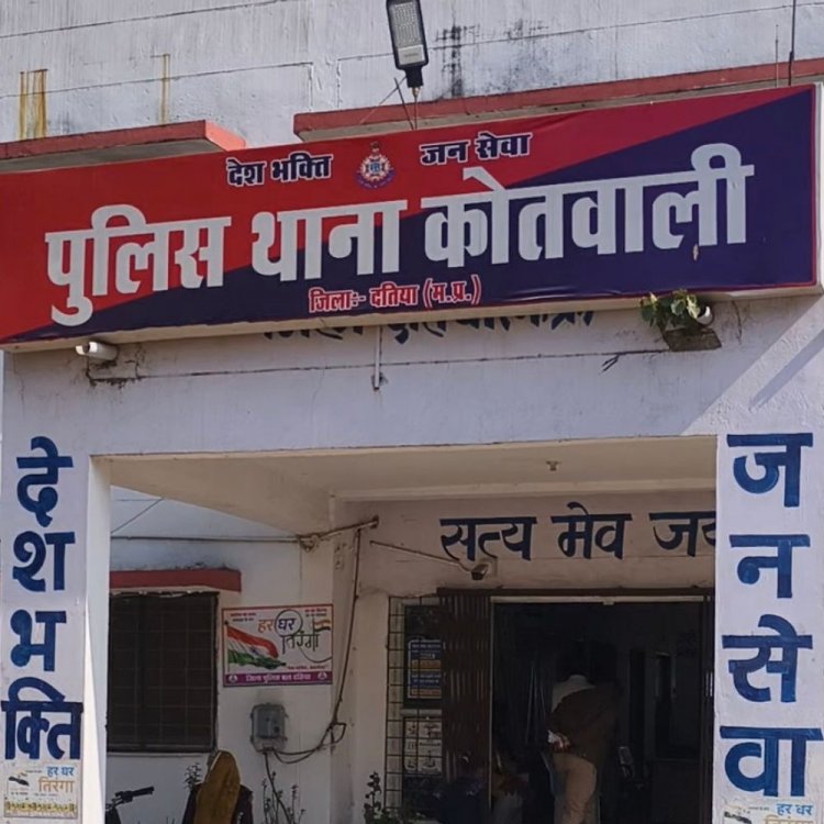 ऑटो में महिला ने की 1 लाख की चोरी:2 महिलाएं ने साथ बैठी महिला का पर्स चोरी किया, मंगलसूत्र, पायल और 20 हजार कैश रखा था