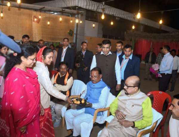 राज्यपाल डेका और CM साय ने काफिला रोककर देखी NH-30 के कार्य की प्रगति, अधिकारियों को गुणवत्ता पूर्ण निर्माण के दिए निर्देश