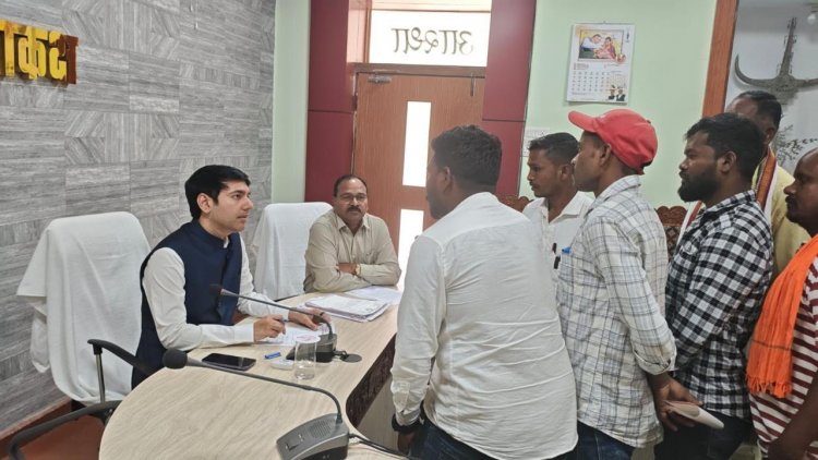 जनदर्शन में कलेक्टर ने सुनी समस्याएं